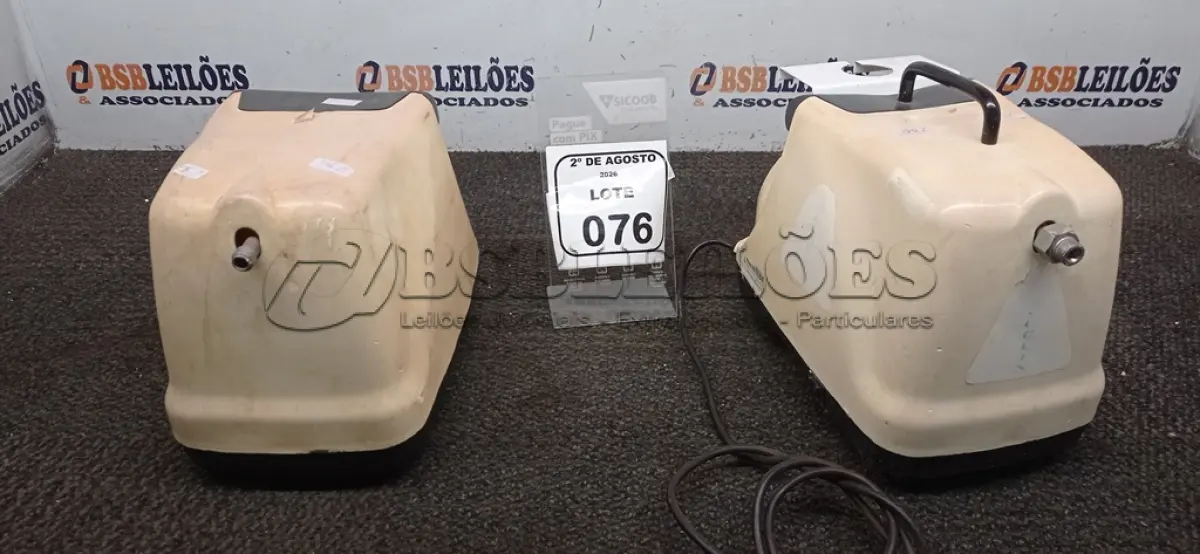 LOTE 076 - 02 ASPIRADORES CIRÚRGICOS INCOMPLETOS. (NO ESTADO) ATENÇÃO! FAZER A VISITAÇÃO ANTES DE ARREMATAR, NÃO SABEMOS SE FUNCIONA, LEILÃO NÃO TEM GARANTIA E NEM DEVOLUÇÃO, SUJEITO A POSSÍVEIS AVARIAS VISÍVEIS/OCULTAS E/OU AUSÊNCIA DE COMPONENTES.