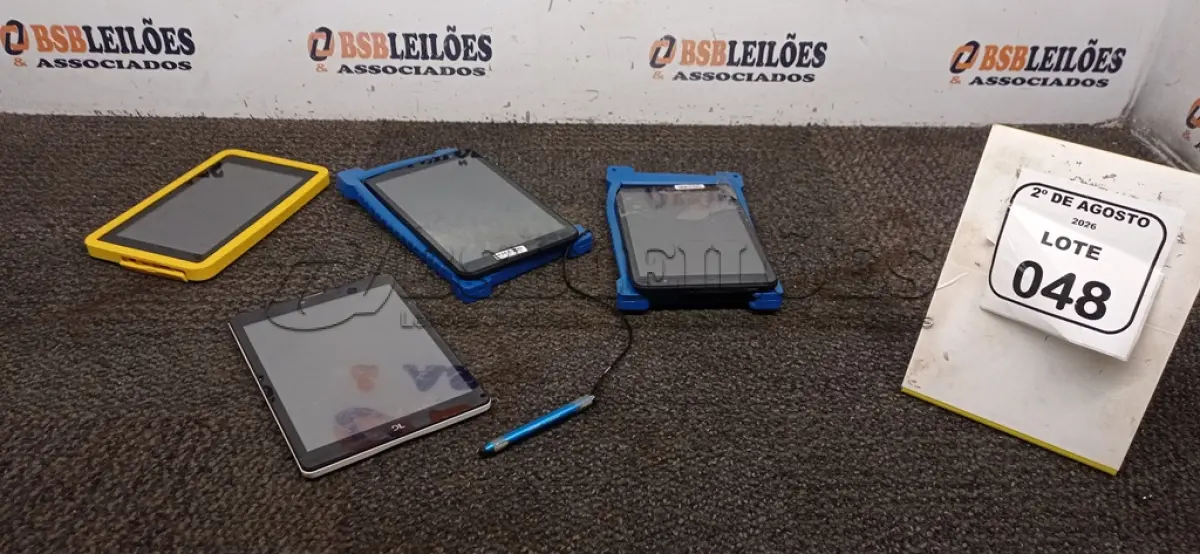 LOTE 048 - 04 TABLETS DE MARCAS E MODELOS DIVERSOS SEM FONTE. (NO ESTADO) ATENÇÃO! FAZER A VISITAÇÃO ANTES DE ARREMATAR, NÃO SABEMOS SE FUNCIONA, LEILÃO NÃO TEM GARANTIA E NEM DEVOLUÇÃO, SUJEITO A POSSÍVEIS AVARIAS VISÍVEIS/OCULTAS E/OU AUSÊNCIA DE COMPONENTES.