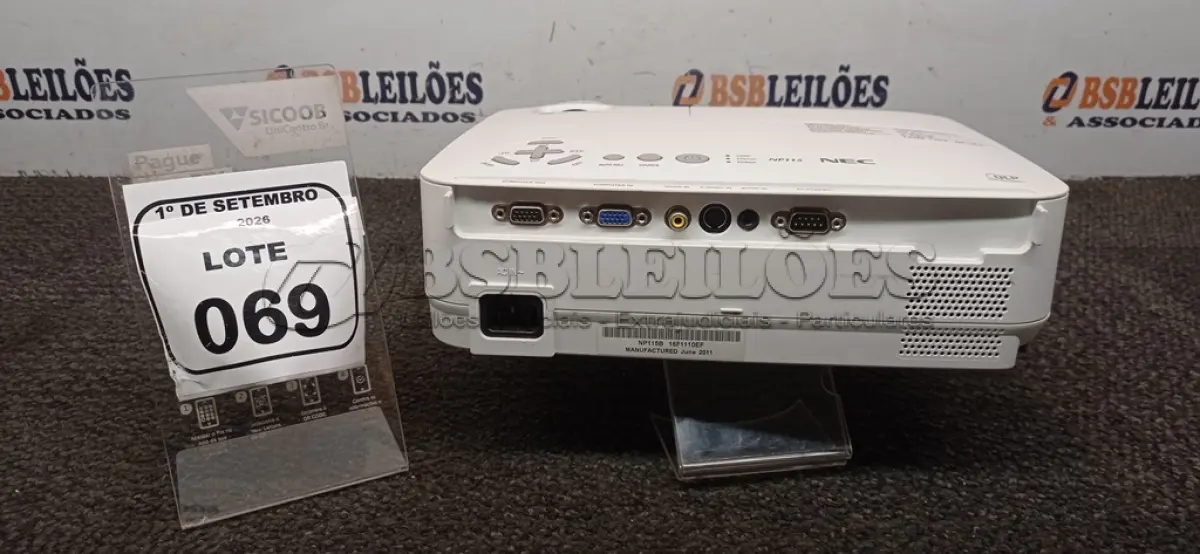 LOTE 069 - 01 PROJETOR MARCA NEC SEM CABOS. (NO ESTADO) ATENÇÃO! FAZER A VISITAÇÃO ANTES DE ARREMATAR, NÃO SABEMOS SE FUNCIONA, LEILÃO NÃO TEM GARANTIA E NEM DEVOLUÇÃO, SUJEITO A POSSÍVEIS AVARIAS VISÍVEIS/OCULTAS E/OU AUSÊNCIA DE COMPONENTES.