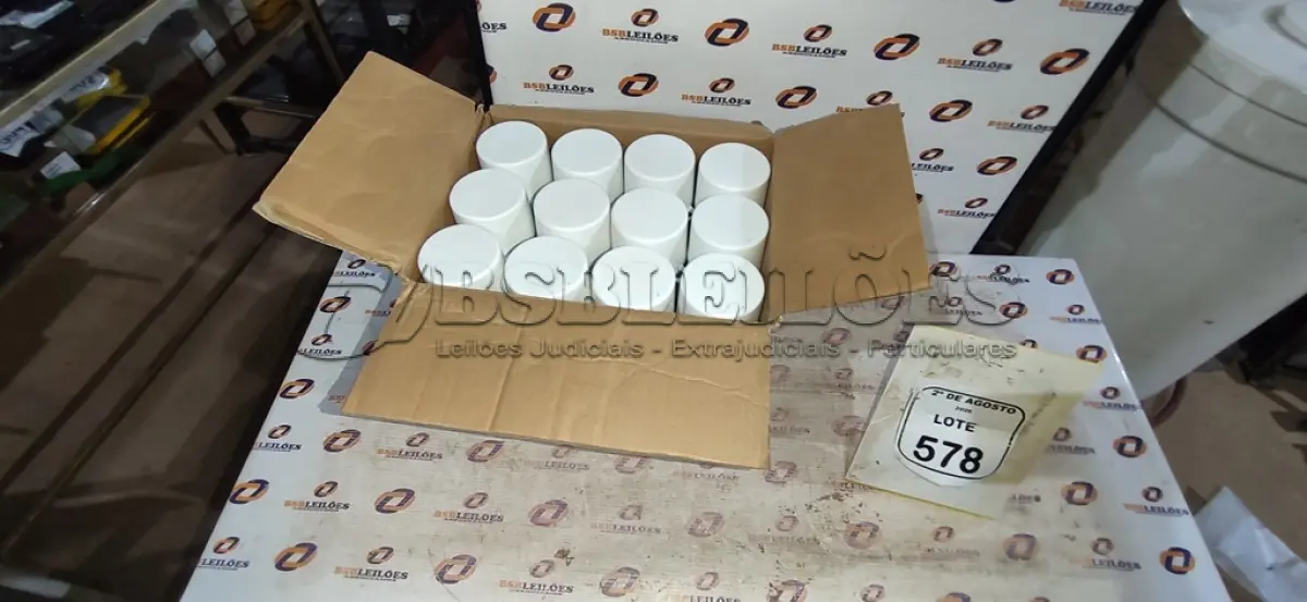 LOTE 578 - 12 UNIDADES DE ESPUMA PU EXPANSIVA MULTIUSO DE 500ML CADA MARCA EIXO NOBRE. (NO ESTADO) ATENÇÃO! FAZER A VISITAÇÃO ANTES DE ARREMATAR, NÃO SABEMOS SE FUNCIONA, LEILÃO NÃO TEM GARANTIA E NEM DEVOLUÇÃO, SUJEITO A POSSÍVEIS AVARIAS VISÍVEIS/OCULTAS E/OU AUSÊNCIA DE COMPONENTES.