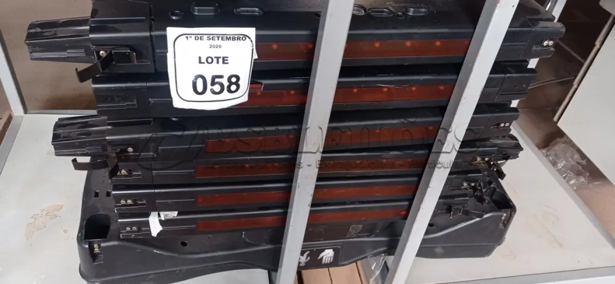 LOTE 058 - 01 PORTAL DETECTOR DE METAL PORTÁTIL. (NO ESTADO) ATENÇÃO! FAZER A VISITAÇÃO ANTES DE ARREMATAR, NÃO SABEMOS SE FUNCIONA, LEILÃO NÃO TEM GARANTIA E NEM DEVOLUÇÃO, SUJEITO A POSSÍVEIS AVARIAS VISÍVEIS/OCULTAS E/OU AUSÊNCIA DE COMPONENTES.