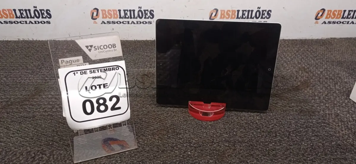 LOTE 082 - 01 IPAD 16GB APPLE. (NO ESTADO) ATENÇÃO! FAZER A VISITAÇÃO ANTES DE ARREMATAR, NÃO SABEMOS SE FUNCIONA, LEILÃO NÃO TEM GARANTIA E NEM DEVOLUÇÃO, SUJEITO A POSSÍVEIS AVARIAS VISÍVEIS/OCULTAS E/OU AUSÊNCIA DE COMPONENTES.