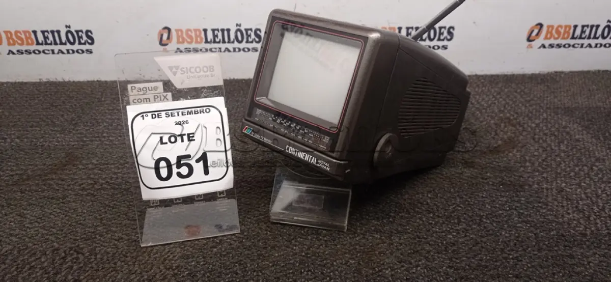 LOTE 051 - 01 MINI TV/RÁDIO 5’’ MARCA CONTINENTAL. (NO ESTADO) ATENÇÃO! FAZER A VISITAÇÃO ANTES DE ARREMATAR, NÃO SABEMOS SE FUNCIONA, LEILÃO NÃO TEM GARANTIA E NEM DEVOLUÇÃO, SUJEITO A POSSÍVEIS AVARIAS VISÍVEIS/OCULTAS E/OU AUSÊNCIA DE COMPONENTES.