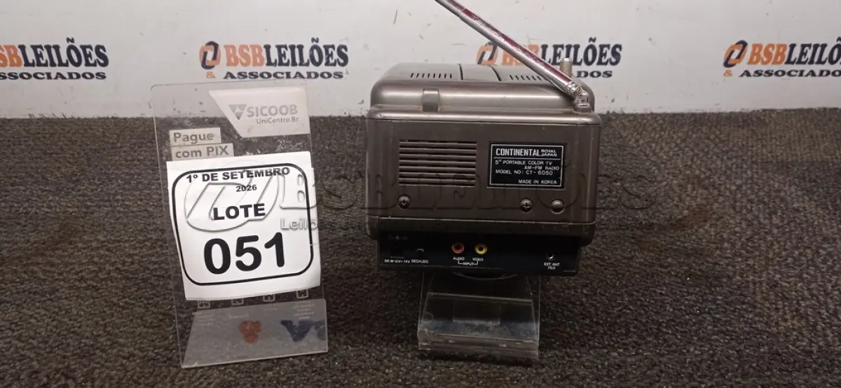 LOTE 051 - 01 MINI TV/RÁDIO 5’’ MARCA CONTINENTAL. (NO ESTADO) ATENÇÃO! FAZER A VISITAÇÃO ANTES DE ARREMATAR, NÃO SABEMOS SE FUNCIONA, LEILÃO NÃO TEM GARANTIA E NEM DEVOLUÇÃO, SUJEITO A POSSÍVEIS AVARIAS VISÍVEIS/OCULTAS E/OU AUSÊNCIA DE COMPONENTES.
