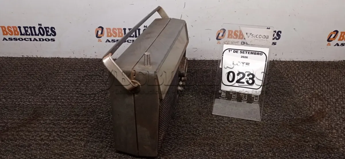 LOTE 023 - 01 RÁDIO ANTIGO MODELO 06 RL 416 MARCA PHILIPS. (NO ESTADO) ATENÇÃO! FAZER A VISITAÇÃO ANTES DE ARREMATAR, NÃO SABEMOS SE FUNCIONA, LEILÃO NÃO TEM GARANTIA E NEM DEVOLUÇÃO, SUJEITO A POSSÍVEIS AVARIAS VISÍVEIS/OCULTAS E/OU AUSÊNCIA DE COMPONENTES.