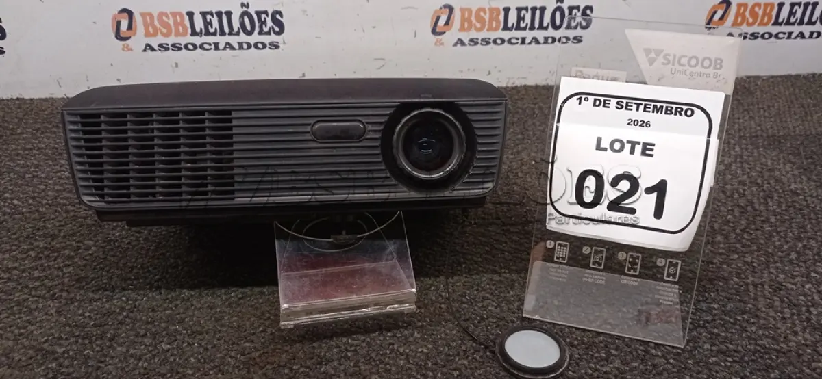 LOTE 021 - 01 PROJETOR MARCA DELL SEM CABOS. (NO ESTADO) ATENÇÃO! FAZER A VISITAÇÃO ANTES DE ARREMATAR, NÃO SABEMOS SE FUNCIONA, LEILÃO NÃO TEM GARANTIA E NEM DEVOLUÇÃO, SUJEITO A POSSÍVEIS AVARIAS VISÍVEIS/OCULTAS E/OU AUSÊNCIA DE COMPONENTES.