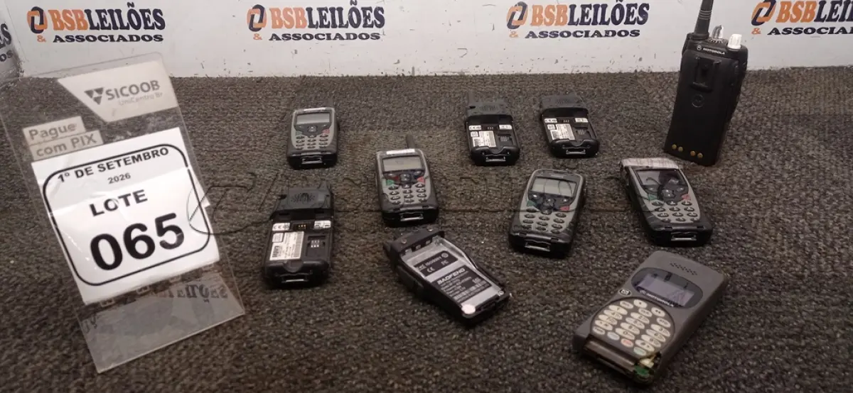LOTE 065 - 01 LOTE COM VÁRIOS RÁDIOS COMUNICADORES. (NO ESTADO) ATENÇÃO! FAZER A VISITAÇÃO ANTES DE ARREMATAR, NÃO SABEMOS SE FUNCIONA, LEILÃO NÃO TEM GARANTIA E NEM DEVOLUÇÃO, SUJEITO A POSSÍVEIS AVARIAS VISÍVEIS/OCULTAS E/OU AUSÊNCIA DE COMPONENTES.