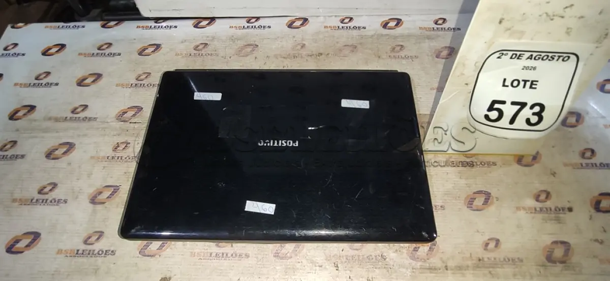 LOTE 573 - 01 NOTEBOOK MARCA POSITIVO SEM FONTE. (NO ESTADO) ATENÇÃO! FAZER A VISITAÇÃO ANTES DE ARREMATAR, NÃO SABEMOS SE FUNCIONA, LEILÃO NÃO TEM GARANTIA E NEM DEVOLUÇÃO, SUJEITO A POSSÍVEIS AVARIAS VISÍVEIS/OCULTAS E/OU AUSÊNCIA DE COMPONENTES.