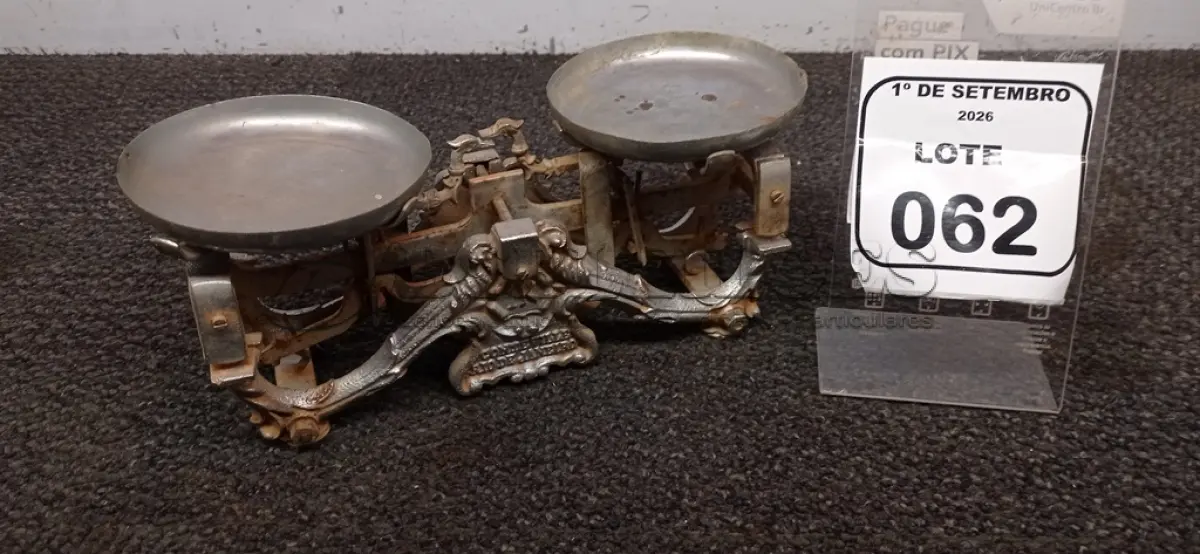 LOTE 062 - 01 BALANÇA ANTIGA. (NO ESTADO) ATENÇÃO! FAZER A VISITAÇÃO ANTES DE ARREMATAR, NÃO SABEMOS SE FUNCIONA, LEILÃO NÃO TEM GARANTIA E NEM DEVOLUÇÃO, SUJEITO A POSSÍVEIS AVARIAS VISÍVEIS/OCULTAS E/OU AUSÊNCIA DE COMPONENTES.