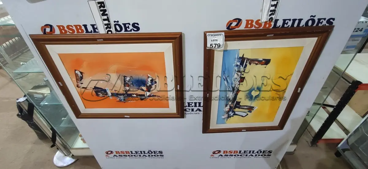 LOTE 579 - 02 QUADROS DE PINTURA DECORATIVO. (NO ESTADO) ATENÇÃO! FAZER A VISITAÇÃO ANTES DE ARREMATAR, NÃO SABEMOS SE FUNCIONA, LEILÃO NÃO TEM GARANTIA E NEM DEVOLUÇÃO, SUJEITO A POSSÍVEIS AVARIAS VISÍVEIS/OCULTAS E/OU AUSÊNCIA DE COMPONENTES.