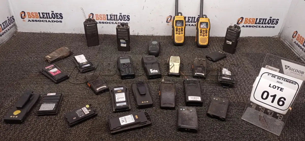 LOTE 016 - 01 LOTE COM VÁRIOS RÁDIOS COMUNICADORES PARA RETIRADA DE PEÇAS. (NO ESTADO) ATENÇÃO! FAZER A VISITAÇÃO ANTES DE ARREMATAR, NÃO SABEMOS SE FUNCIONA, LEILÃO NÃO TEM GARANTIA E NEM DEVOLUÇÃO, SUJEITO A POSSÍVEIS AVARIAS VISÍVEIS/OCULTAS E/OU AUSÊNCIA DE COMPONENTES.