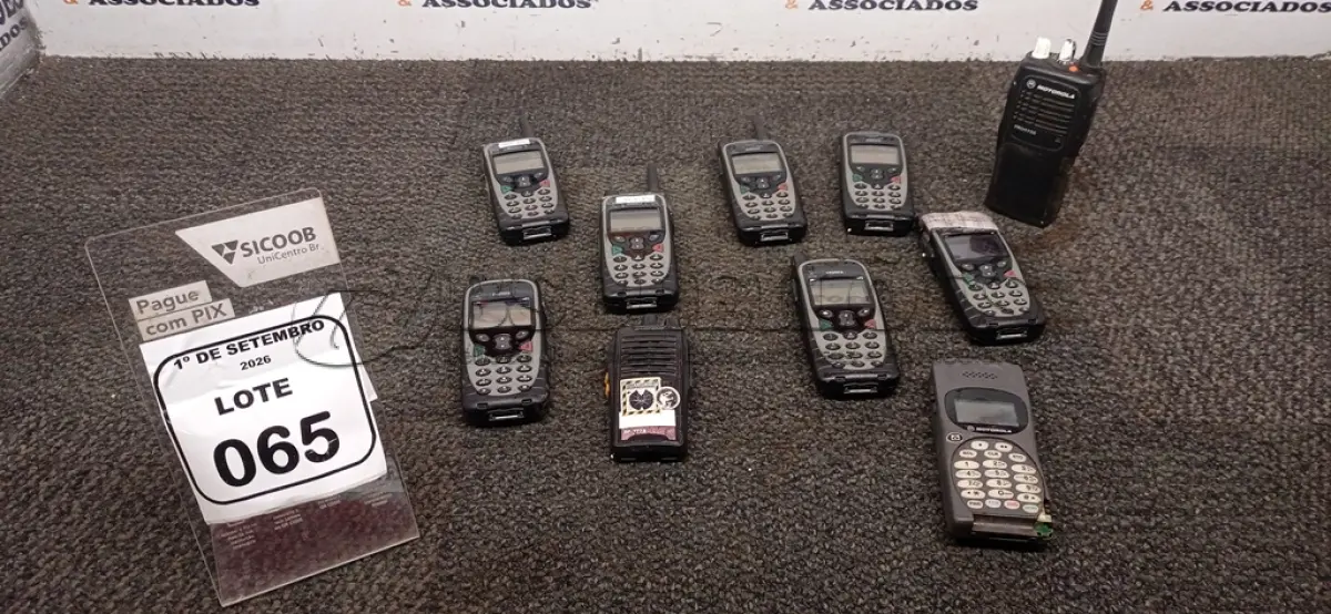 LOTE 065 - 01 LOTE COM VÁRIOS RÁDIOS COMUNICADORES. (NO ESTADO) ATENÇÃO! FAZER A VISITAÇÃO ANTES DE ARREMATAR, NÃO SABEMOS SE FUNCIONA, LEILÃO NÃO TEM GARANTIA E NEM DEVOLUÇÃO, SUJEITO A POSSÍVEIS AVARIAS VISÍVEIS/OCULTAS E/OU AUSÊNCIA DE COMPONENTES.