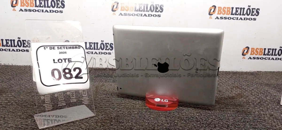 LOTE 082 - 01 IPAD 16GB APPLE. (NO ESTADO) ATENÇÃO! FAZER A VISITAÇÃO ANTES DE ARREMATAR, NÃO SABEMOS SE FUNCIONA, LEILÃO NÃO TEM GARANTIA E NEM DEVOLUÇÃO, SUJEITO A POSSÍVEIS AVARIAS VISÍVEIS/OCULTAS E/OU AUSÊNCIA DE COMPONENTES.