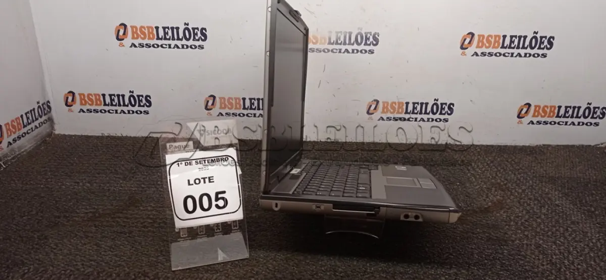 LOTE 005 - 01 NOTEBOOK MARCA DELL SEM FONTE. (NO ESTADO) ATENÇÃO! FAZER A VISITAÇÃO ANTES DE ARREMATAR, NÃO SABEMOS SE FUNCIONA, LEILÃO NÃO TEM GARANTIA E NEM DEVOLUÇÃO, SUJEITO A POSSÍVEIS AVARIAS VISÍVEIS/OCULTAS E/OU AUSÊNCIA DE COMPONENTES.