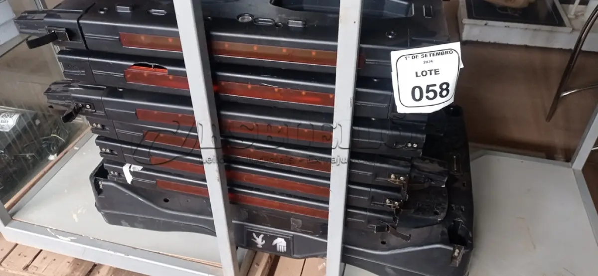 LOTE 058 - 01 PORTAL DETECTOR DE METAL PORTÁTIL. (NO ESTADO) ATENÇÃO! FAZER A VISITAÇÃO ANTES DE ARREMATAR, NÃO SABEMOS SE FUNCIONA, LEILÃO NÃO TEM GARANTIA E NEM DEVOLUÇÃO, SUJEITO A POSSÍVEIS AVARIAS VISÍVEIS/OCULTAS E/OU AUSÊNCIA DE COMPONENTES.