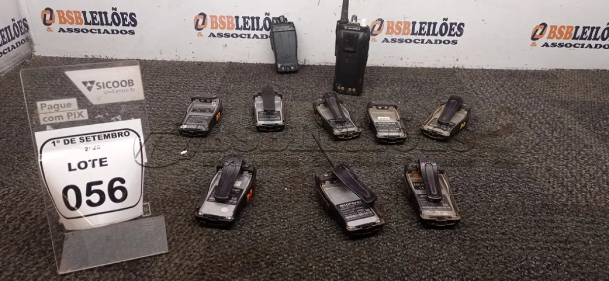 LOTE 056 - 01 LOTE COM VÁRIOS RÁDIOS COMUNICADORES. (NO ESTADO) ATENÇÃO! FAZER A VISITAÇÃO ANTES DE ARREMATAR, NÃO SABEMOS SE FUNCIONA, LEILÃO NÃO TEM GARANTIA E NEM DEVOLUÇÃO, SUJEITO A POSSÍVEIS AVARIAS VISÍVEIS/OCULTAS E/OU AUSÊNCIA DE COMPONENTES.