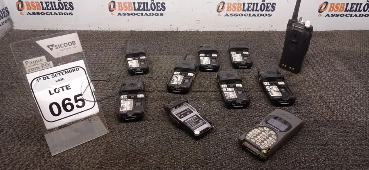 LOTE 065 - 01 LOTE COM VÁRIOS RÁDIOS COMUNICADORES. (NO ESTADO) ATENÇÃO! FAZER A VISITAÇÃO ANTES DE ARREMATAR, NÃO SABEMOS SE FUNCIONA, LEILÃO NÃO TEM GARANTIA E NEM DEVOLUÇÃO, SUJEITO A POSSÍVEIS AVARIAS VISÍVEIS/OCULTAS E/OU AUSÊNCIA DE COMPONENTES.