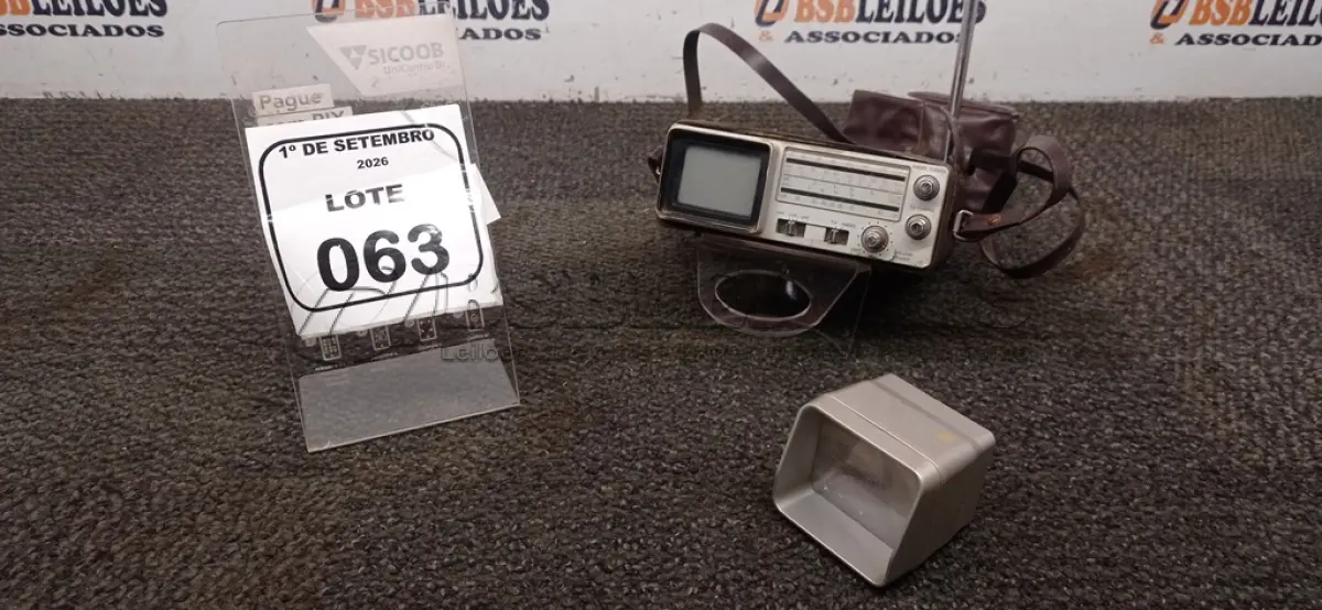 LOTE 063 - 01 MINI TV/RÁDIO PORTÁTIL MARCA BROKSONIC. (NO ESTADO) ATENÇÃO! FAZER A VISITAÇÃO ANTES DE ARREMATAR, NÃO SABEMOS SE FUNCIONA, LEILÃO NÃO TEM GARANTIA E NEM DEVOLUÇÃO, SUJEITO A POSSÍVEIS AVARIAS VISÍVEIS/OCULTAS E/OU AUSÊNCIA DE COMPONENTES.