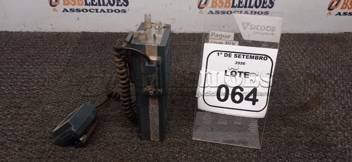 LOTE 064 - 01 RÁDIO COMUNICADOR MARCA MOTOROLA. (NO ESTADO) ATENÇÃO! FAZER A VISITAÇÃO ANTES DE ARREMATAR, NÃO SABEMOS SE FUNCIONA, LEILÃO NÃO TEM GARANTIA E NEM DEVOLUÇÃO, SUJEITO A POSSÍVEIS AVARIAS VISÍVEIS/OCULTAS E/OU AUSÊNCIA DE COMPONENTES.
