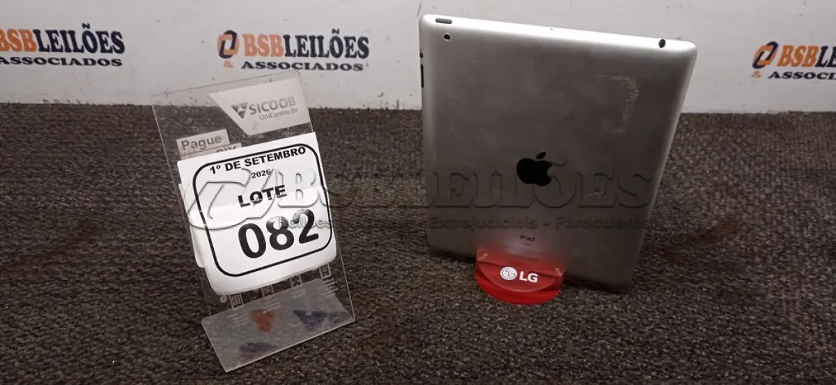LOTE 082 - 01 IPAD 16GB APPLE. (NO ESTADO) ATENÇÃO! FAZER A VISITAÇÃO ANTES DE ARREMATAR, NÃO SABEMOS SE FUNCIONA, LEILÃO NÃO TEM GARANTIA E NEM DEVOLUÇÃO, SUJEITO A POSSÍVEIS AVARIAS VISÍVEIS/OCULTAS E/OU AUSÊNCIA DE COMPONENTES.
