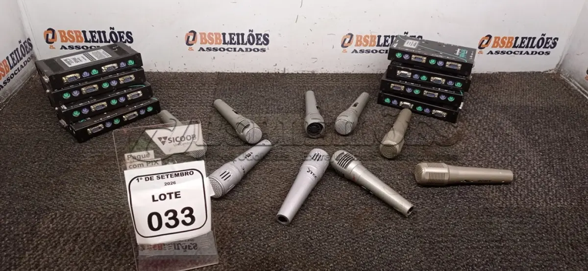 LOTE 033 - 09 MICROFONES DE MARCAS E MODELOS DIVERSOS. (NO ESTADO) ATENÇÃO! FAZER A VISITAÇÃO ANTES DE ARREMATAR, NÃO SABEMOS SE FUNCIONA, LEILÃO NÃO TEM GARANTIA E NEM DEVOLUÇÃO, SUJEITO A POSSÍVEIS AVARIAS VISÍVEIS/OCULTAS E/OU AUSÊNCIA DE COMPONENTES.