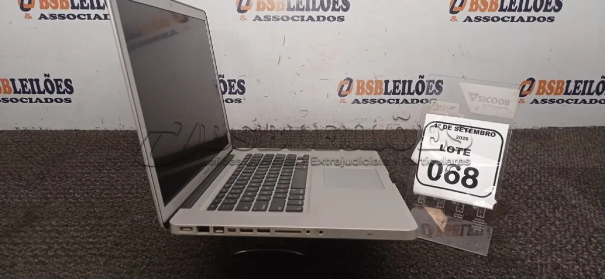 LOTE 068 - 01 MACBOOK APPLE SEM FONTE. (NO ESTADO) ATENÇÃO! FAZER A VISITAÇÃO ANTES DE ARREMATAR, NÃO SABEMOS SE FUNCIONA, LEILÃO NÃO TEM GARANTIA E NEM DEVOLUÇÃO, SUJEITO A POSSÍVEIS AVARIAS VISÍVEIS/OCULTAS E/OU AUSÊNCIA DE COMPONENTES.