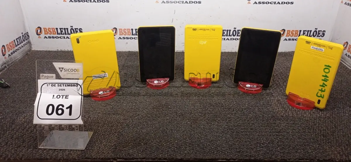 LOTE 061 - 05 TABLETS SEM FONTE. (NO ESTADO) ATENÇÃO! FAZER A VISITAÇÃO ANTES DE ARREMATAR, NÃO SABEMOS SE FUNCIONA, LEILÃO NÃO TEM GARANTIA E NEM DEVOLUÇÃO, SUJEITO A POSSÍVEIS AVARIAS VISÍVEIS/OCULTAS E/OU AUSÊNCIA DE COMPONENTES.