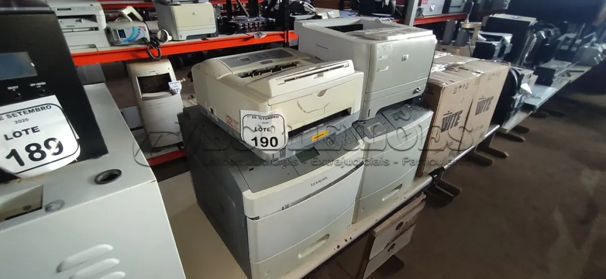 LOTE 190 - 04 IMPRESSORAS DE MARCAS E MODELOS DIVERSOS. (NO ESTADO) ATENÇÃO! FAZER A VISITAÇÃO ANTES DE ARREMATAR, NÃO SABEMOS SE FUNCIONA, LEILÃO NÃO TEM GARANTIA E NEM DEVOLUÇÃO, SUJEITO A POSSÍVEIS AVARIAS VISÍVEIS/OCULTAS E/OU AUSÊNCIA DE COMPONENTES.