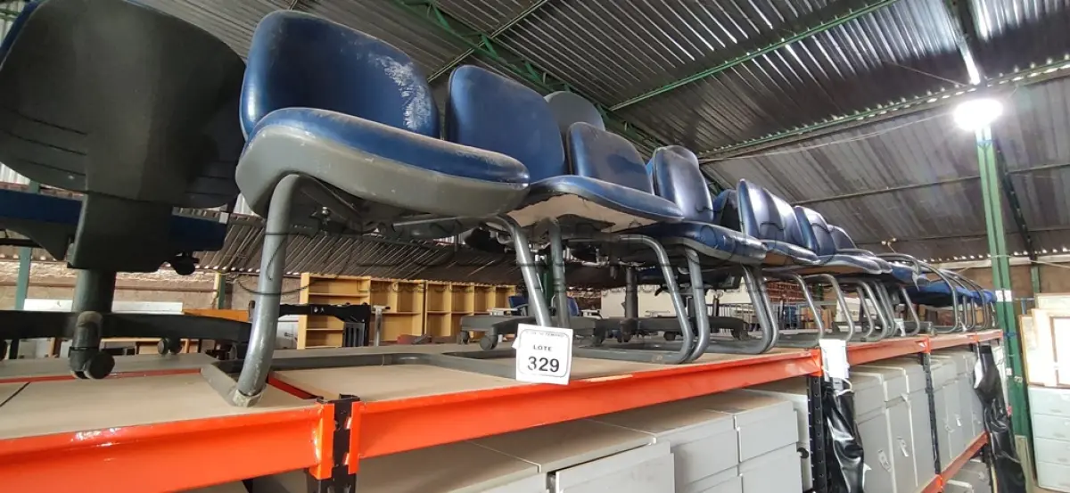 LOTE 329 - 04 CADEIRAS DE PÉS FIXOS. (NO ESTADO) ATENÇÃO! FAZER A VISITAÇÃO ANTES DE ARREMATAR, NÃO SABEMOS SE FUNCIONA, LEILÃO NÃO TEM GARANTIA E NEM DEVOLUÇÃO, SUJEITO A POSSÍVEIS AVARIAS VISÍVEIS/OCULTAS E/OU AUSÊNCIA DE COMPONENTES.