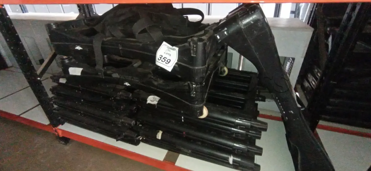 LOTE 359 - 01 PORTAL DETECTOR DE METAL PORTÁTIL. (NO ESTADO) ATENÇÃO! FAZER A VISITAÇÃO ANTES DE ARREMATAR, NÃO SABEMOS SE FUNCIONA, LEILÃO NÃO TEM GARANTIA E NEM DEVOLUÇÃO, SUJEITO A POSSÍVEIS AVARIAS VISÍVEIS/OCULTAS E/OU AUSÊNCIA DE COMPONENTES.