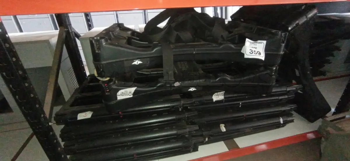 LOTE 359 - 01 PORTAL DETECTOR DE METAL PORTÁTIL. (NO ESTADO) ATENÇÃO! FAZER A VISITAÇÃO ANTES DE ARREMATAR, NÃO SABEMOS SE FUNCIONA, LEILÃO NÃO TEM GARANTIA E NEM DEVOLUÇÃO, SUJEITO A POSSÍVEIS AVARIAS VISÍVEIS/OCULTAS E/OU AUSÊNCIA DE COMPONENTES.