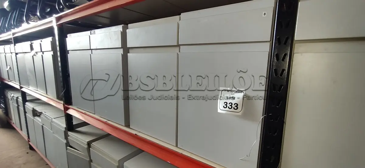 LOTE 333 - 04 ARMÁRIOS BAIXOS COM 01 GAVETA E 01 COMPARTIMENTO PARA CPU. (NO ESTADO) ATENÇÃO! FAZER A VISITAÇÃO ANTES DE ARREMATAR, NÃO SABEMOS SE FUNCIONA, LEILÃO NÃO TEM GARANTIA E NEM DEVOLUÇÃO, SUJEITO A POSSÍVEIS AVARIAS VISÍVEIS/OCULTAS E/OU AUSÊNCIA DE COMPONENTES.