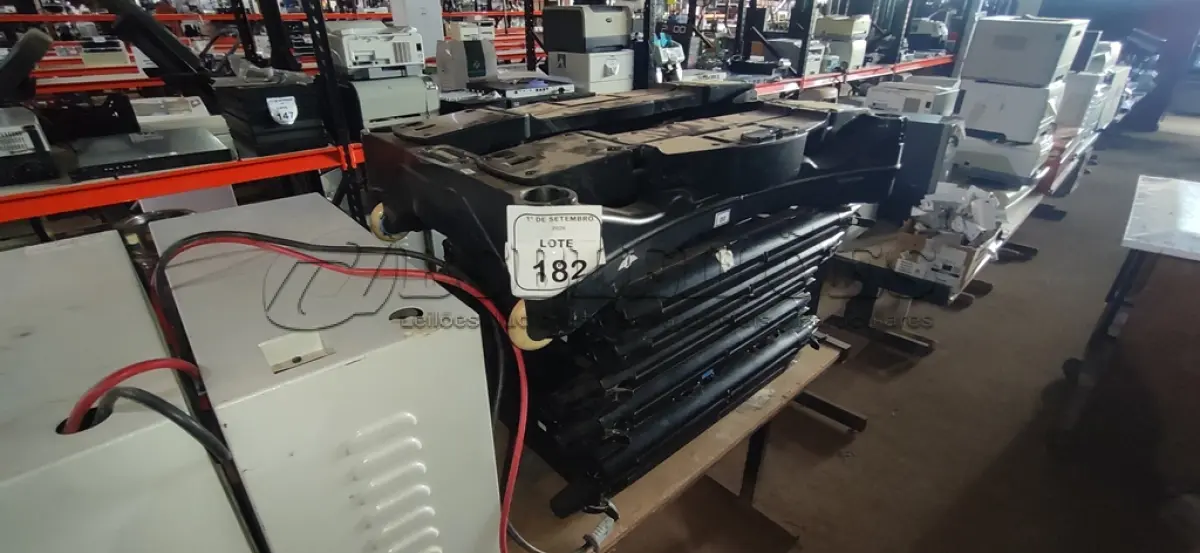 LOTE 182 - 01 PORTAL DETECTOR DE METAL PORTÁTIL. (NO ESTADO) ATENÇÃO! FAZER A VISITAÇÃO ANTES DE ARREMATAR, NÃO SABEMOS SE FUNCIONA, LEILÃO NÃO TEM GARANTIA E NEM DEVOLUÇÃO, SUJEITO A POSSÍVEIS AVARIAS VISÍVEIS/OCULTAS E/OU AUSÊNCIA DE COMPONENTES.