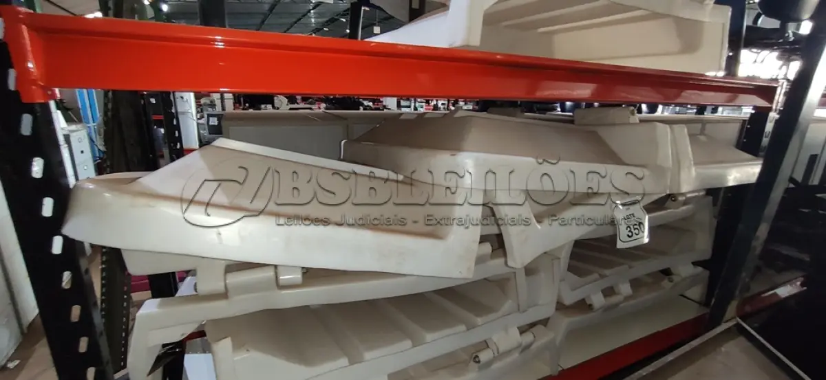 LOTE 350 - 01 LOTE COM VÁRIAS TAMPAS DE LIXEIRAS DOBRÁVEIS. (NO ESTADO) ATENÇÃO! FAZER A VISITAÇÃO ANTES DE ARREMATAR, NÃO SABEMOS SE FUNCIONA, LEILÃO NÃO TEM GARANTIA E NEM DEVOLUÇÃO, SUJEITO A POSSÍVEIS AVARIAS VISÍVEIS/OCULTAS E/OU AUSÊNCIA DE COMPONENTES.
