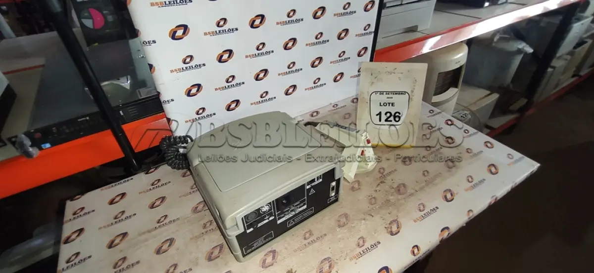 LOTE 126 - 01 DESFRIBILADOR MODELO DX10 MARCA EMA. (NO ESTADO) ATENÇÃO! FAZER A VISITAÇÃO ANTES DE ARREMATAR, NÃO SABEMOS SE FUNCIONA, LEILÃO NÃO TEM GARANTIA E NEM DEVOLUÇÃO, SUJEITO A POSSÍVEIS AVARIAS VISÍVEIS/OCULTAS E/OU AUSÊNCIA DE COMPONENTES.