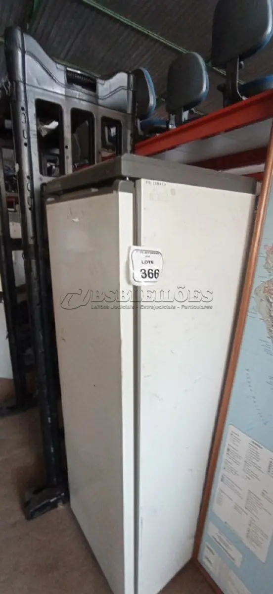 LOTE 366 - 01 FREEZER MODELO F25 STOCK MARCA PROSDÓCIMO. (NO ESTADO) ATENÇÃO! FAZER A VISITAÇÃO ANTES DE ARREMATAR, NÃO SABEMOS SE FUNCIONA, LEILÃO NÃO TEM GARANTIA E NEM DEVOLUÇÃO, SUJEITO A POSSÍVEIS AVARIAS VISÍVEIS/OCULTAS E/OU AUSÊNCIA DE COMPONENTES.