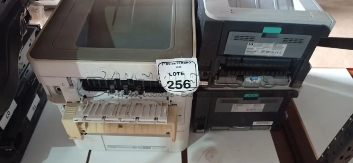 LOTE 256 - 03 IMPRESSORAS DE MARCAS E MODELOS DIVERSOS. (NO ESTADO) ATENÇÃO! FAZER A VISITAÇÃO ANTES DE ARREMATAR, NÃO SABEMOS SE FUNCIONA, LEILÃO NÃO TEM GARANTIA E NEM DEVOLUÇÃO, SUJEITO A POSSÍVEIS AVARIAS VISÍVEIS/OCULTAS E/OU AUSÊNCIA DE COMPONENTES.