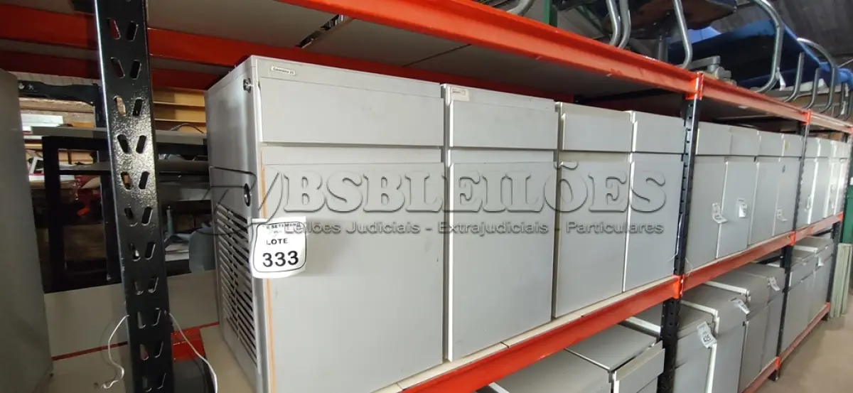 LOTE 333 - 04 ARMÁRIOS BAIXOS COM 01 GAVETA E 01 COMPARTIMENTO PARA CPU. (NO ESTADO) ATENÇÃO! FAZER A VISITAÇÃO ANTES DE ARREMATAR, NÃO SABEMOS SE FUNCIONA, LEILÃO NÃO TEM GARANTIA E NEM DEVOLUÇÃO, SUJEITO A POSSÍVEIS AVARIAS VISÍVEIS/OCULTAS E/OU AUSÊNCIA DE COMPONENTES.