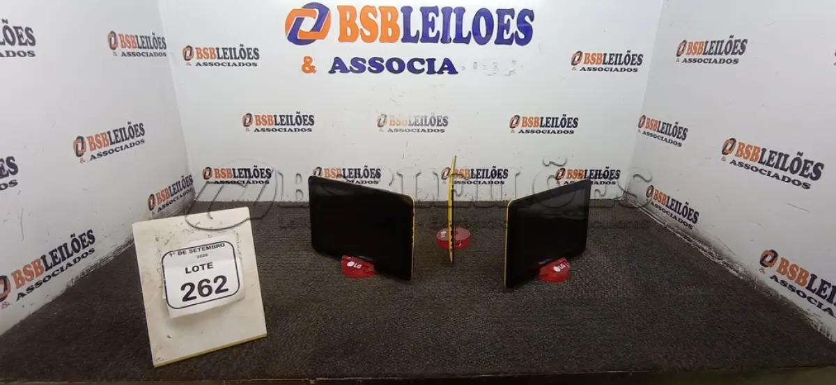 LOTE 262 - 03 TABLETS MARCA POSITIVO SEM FONTE. (NO ESTADO) ATENÇÃO! FAZER A VISITAÇÃO ANTES DE ARREMATAR, NÃO SABEMOS SE FUNCIONA, LEILÃO NÃO TEM GARANTIA E NEM DEVOLUÇÃO, SUJEITO A POSSÍVEIS AVARIAS VISÍVEIS/OCULTAS E/OU AUSÊNCIA DE COMPONENTES.