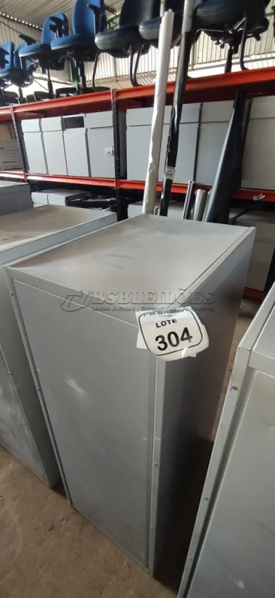 LOTE 304 - 01 ARQUIVO COM 04 GAVETAS EM AÇO. (NO ESTADO) ATENÇÃO! FAZER A VISITAÇÃO ANTES DE ARREMATAR, NÃO SABEMOS SE FUNCIONA, LEILÃO NÃO TEM GARANTIA E NEM DEVOLUÇÃO, SUJEITO A POSSÍVEIS AVARIAS VISÍVEIS/OCULTAS E/OU AUSÊNCIA DE COMPONENTES.