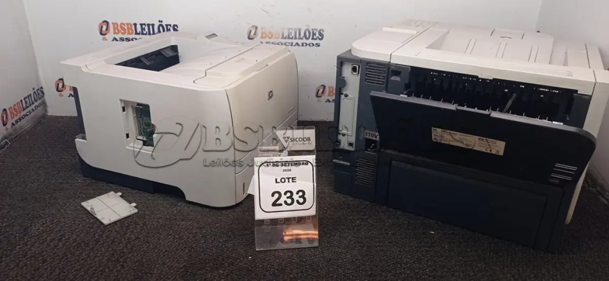 LOTE 233 - 02 IMPRESSORAS MARCA HP MODELOS DIVERSOS. (NO ESTADO) ATENÇÃO! FAZER A VISITAÇÃO ANTES DE ARREMATAR, NÃO SABEMOS SE FUNCIONA, LEILÃO NÃO TEM GARANTIA E NEM DEVOLUÇÃO, SUJEITO A POSSÍVEIS AVARIAS VISÍVEIS/OCULTAS E/OU AUSÊNCIA DE COMPONENTES.