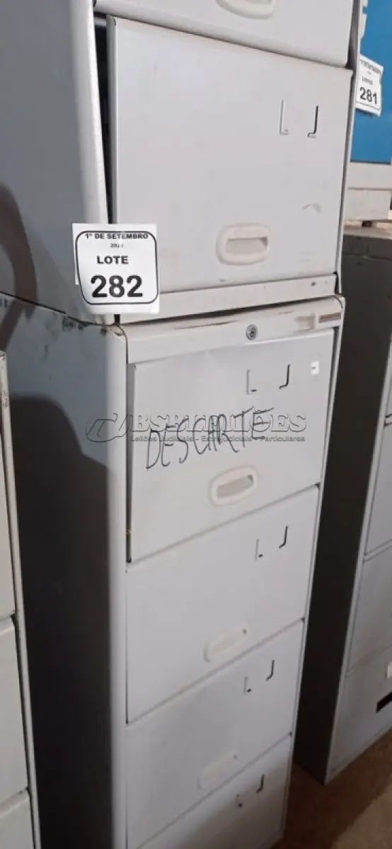 LOTE 282 - 02 ARQUIVOS COM 04 GAVETAS EM AÇO. (NO ESTADO) ATENÇÃO! FAZER A VISITAÇÃO ANTES DE ARREMATAR, NÃO SABEMOS SE FUNCIONA, LEILÃO NÃO TEM GARANTIA E NEM DEVOLUÇÃO, SUJEITO A POSSÍVEIS AVARIAS VISÍVEIS/OCULTAS E/OU AUSÊNCIA DE COMPONENTES.