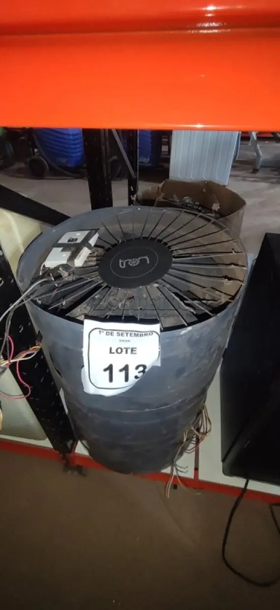LOTE 113 - 03 EXAUSTORES AXIAL DE 40CM. (NO ESTADO) ATENÇÃO! FAZER A VISITAÇÃO ANTES DE ARREMATAR, NÃO SABEMOS SE FUNCIONA, LEILÃO NÃO TEM GARANTIA E NEM DEVOLUÇÃO, SUJEITO A POSSÍVEIS AVARIAS VISÍVEIS/OCULTAS E/OU AUSÊNCIA DE COMPONENTES.