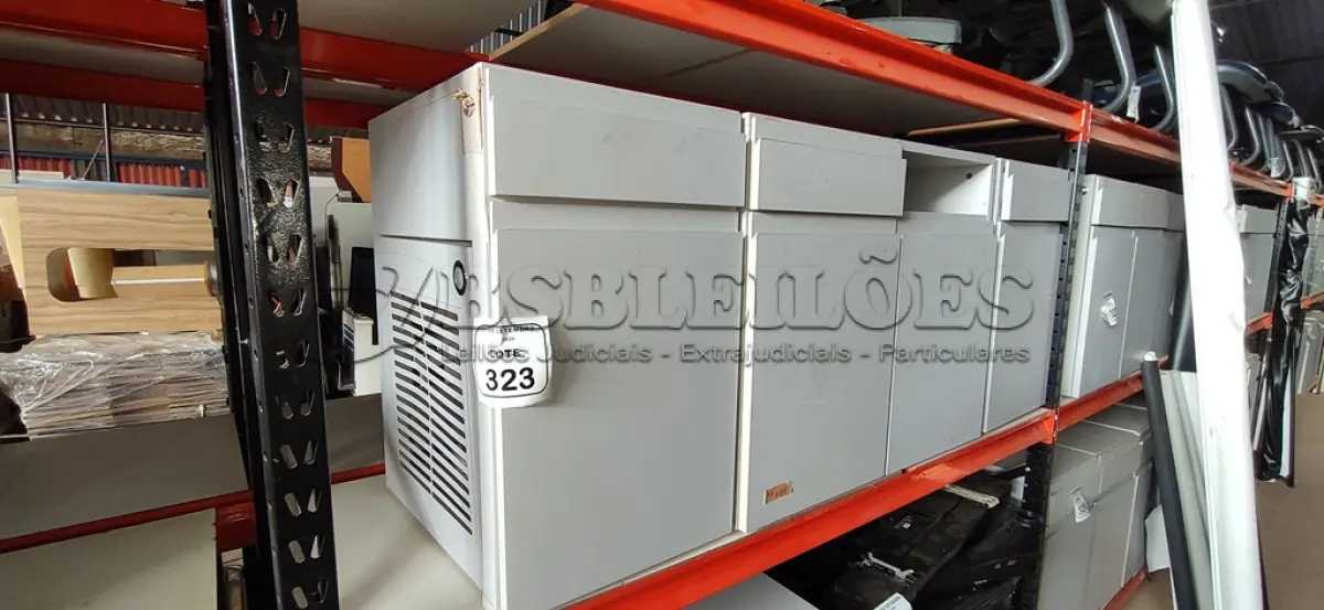 LOTE 323 - 04 ARMÁRIOS BAIXOS COM 01 GAVETA E 01 COMPARTIMENTO PARA CPU. (NO ESTADO) ATENÇÃO! FAZER A VISITAÇÃO ANTES DE ARREMATAR, NÃO SABEMOS SE FUNCIONA, LEILÃO NÃO TEM GARANTIA E NEM DEVOLUÇÃO, SUJEITO A POSSÍVEIS AVARIAS VISÍVEIS/OCULTAS E/OU AUSÊNCIA DE COMPONENTES.