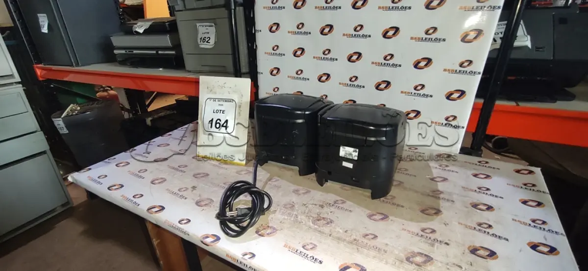 LOTE 164 - 02 IMPRESSORAS TÉRMICAS. (NO ESTADO) ATENÇÃO! FAZER A VISITAÇÃO ANTES DE ARREMATAR, NÃO SABEMOS SE FUNCIONA, LEILÃO NÃO TEM GARANTIA E NEM DEVOLUÇÃO, SUJEITO A POSSÍVEIS AVARIAS VISÍVEIS/OCULTAS E/OU AUSÊNCIA DE COMPONENTES.