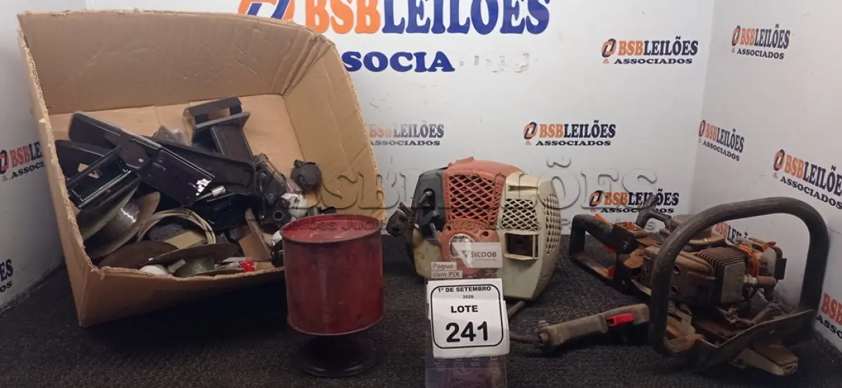 LOTE 241 - 01 MOTOR DE ROÇADEIRA, 01 MOTOR DE PODADOR DE CERCA, 02 FOGAREIROS PORTÁTIL, 01 ROLO DE ARAME E VÁRIOS PERFURADORES DE PAPEL. (NO ESTADO) ATENÇÃO! FAZER A VISITAÇÃO ANTES DE ARREMATAR, NÃO SABEMOS SE FUNCIONA, LEILÃO NÃO TEM GARANTIA E NEM DEVOLUÇÃO, SUJEITO A POSSÍVEIS AVARIAS VISÍVEIS/OCULTAS E/OU AUSÊNCIA DE COMPONENTES.