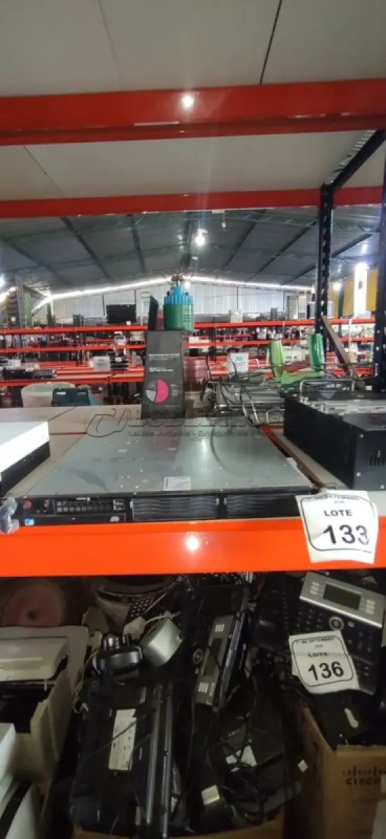 LOTE 133 - 01 SERVIDOR MARCA ITAUTEC. (NO ESTADO) ATENÇÃO! FAZER A VISITAÇÃO ANTES DE ARREMATAR, NÃO SABEMOS SE FUNCIONA, LEILÃO NÃO TEM GARANTIA E NEM DEVOLUÇÃO, SUJEITO A POSSÍVEIS AVARIAS VISÍVEIS/OCULTAS E/OU AUSÊNCIA DE COMPONENTES.