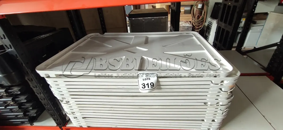 LOTE 319 - 18 TAMPAS DE PLÁSTICO PARA LIXEIRAS DE 1,00X0,70CM. (NO ESTADO) ATENÇÃO! FAZER A VISITAÇÃO ANTES DE ARREMATAR, NÃO SABEMOS SE FUNCIONA, LEILÃO NÃO TEM GARANTIA E NEM DEVOLUÇÃO, SUJEITO A POSSÍVEIS AVARIAS VISÍVEIS/OCULTAS E/OU AUSÊNCIA DE COMPONENTES.