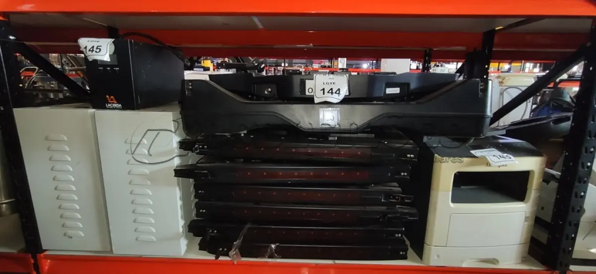 LOTE 144 - 01 PORTAL DETECTOR DE METAL PORTÁTIL. (NO ESTADO) ATENÇÃO! FAZER A VISITAÇÃO ANTES DE ARREMATAR, NÃO SABEMOS SE FUNCIONA, LEILÃO NÃO TEM GARANTIA E NEM DEVOLUÇÃO, SUJEITO A POSSÍVEIS AVARIAS VISÍVEIS/OCULTAS E/OU AUSÊNCIA DE COMPONENTES.