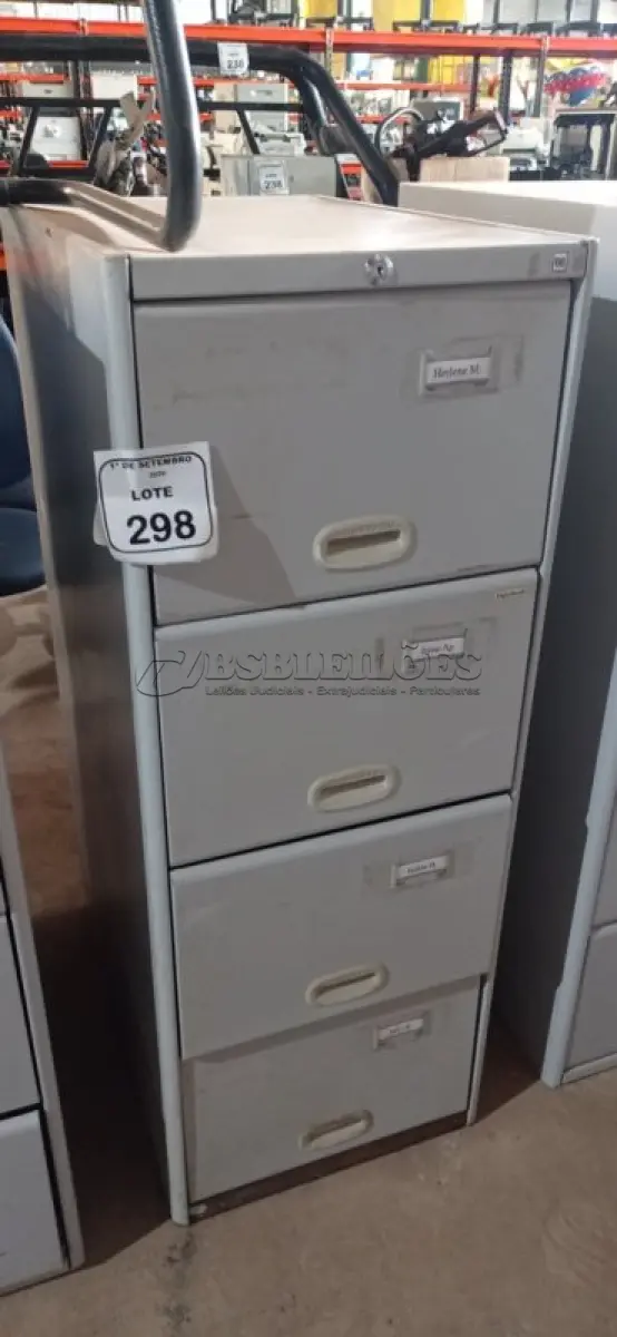 LOTE 298 - 01 ARQUIVO COM 04 GAVETAS EM AÇO. (NO ESTADO) ATENÇÃO! FAZER A VISITAÇÃO ANTES DE ARREMATAR, NÃO SABEMOS SE FUNCIONA, LEILÃO NÃO TEM GARANTIA E NEM DEVOLUÇÃO, SUJEITO A POSSÍVEIS AVARIAS VISÍVEIS/OCULTAS E/OU AUSÊNCIA DE COMPONENTES.